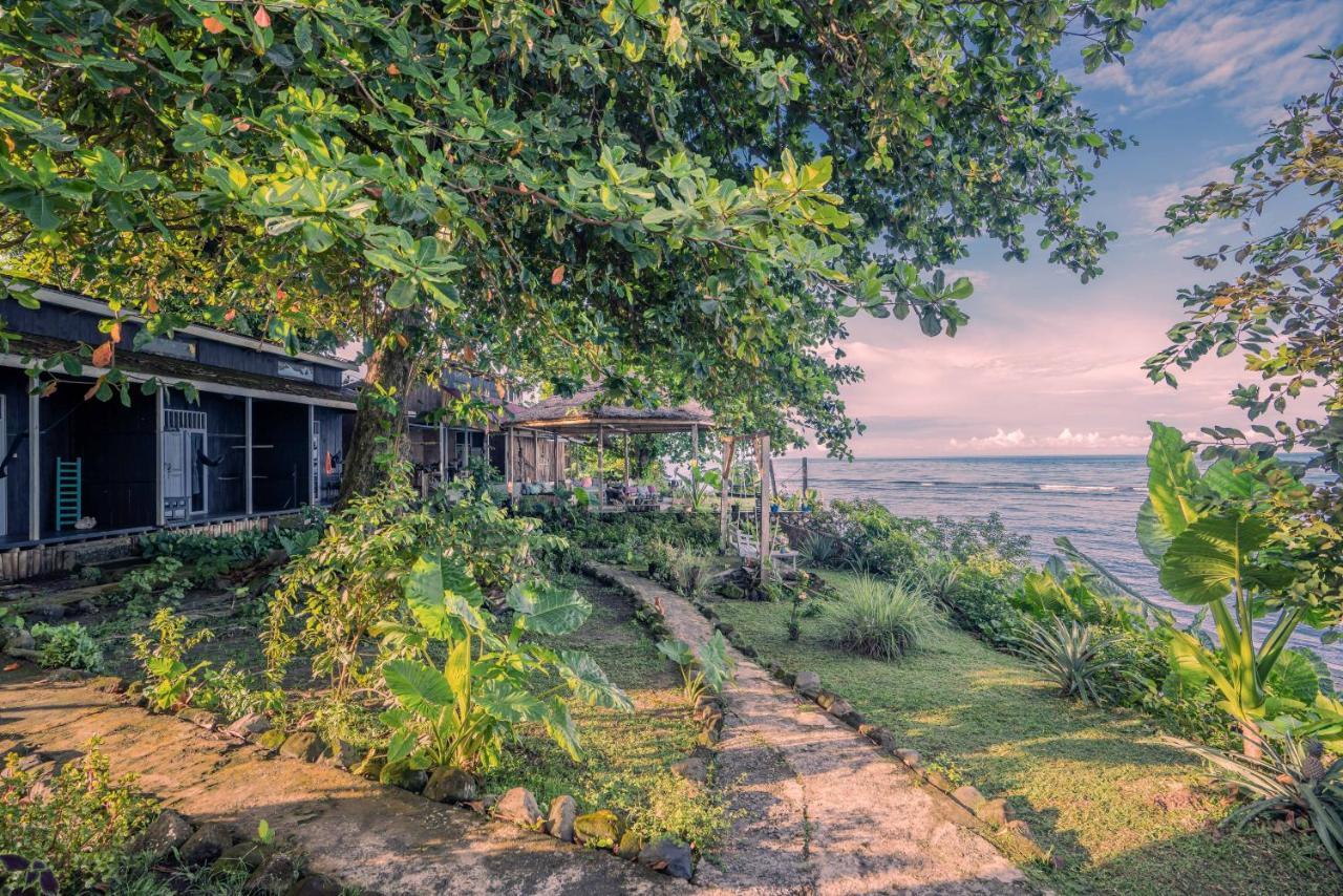 Sanctum Una Una Eco Dive Resort Pulau Unauna エクステリア 写真